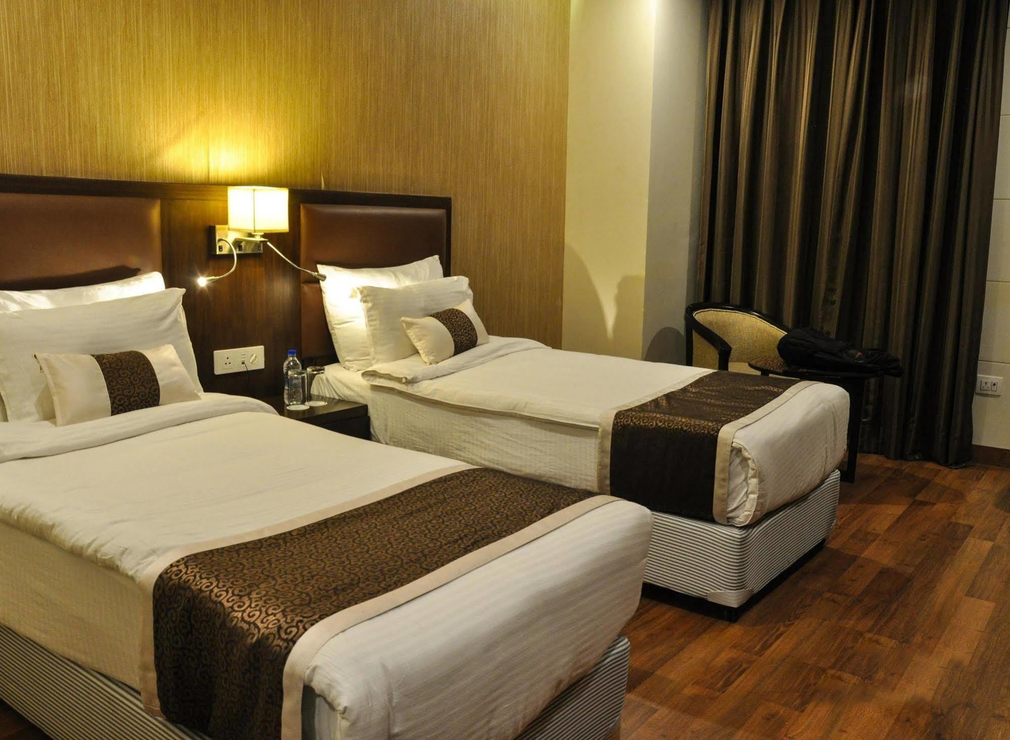 Hotel Casaya Inn Chinhat المظهر الخارجي الصورة
